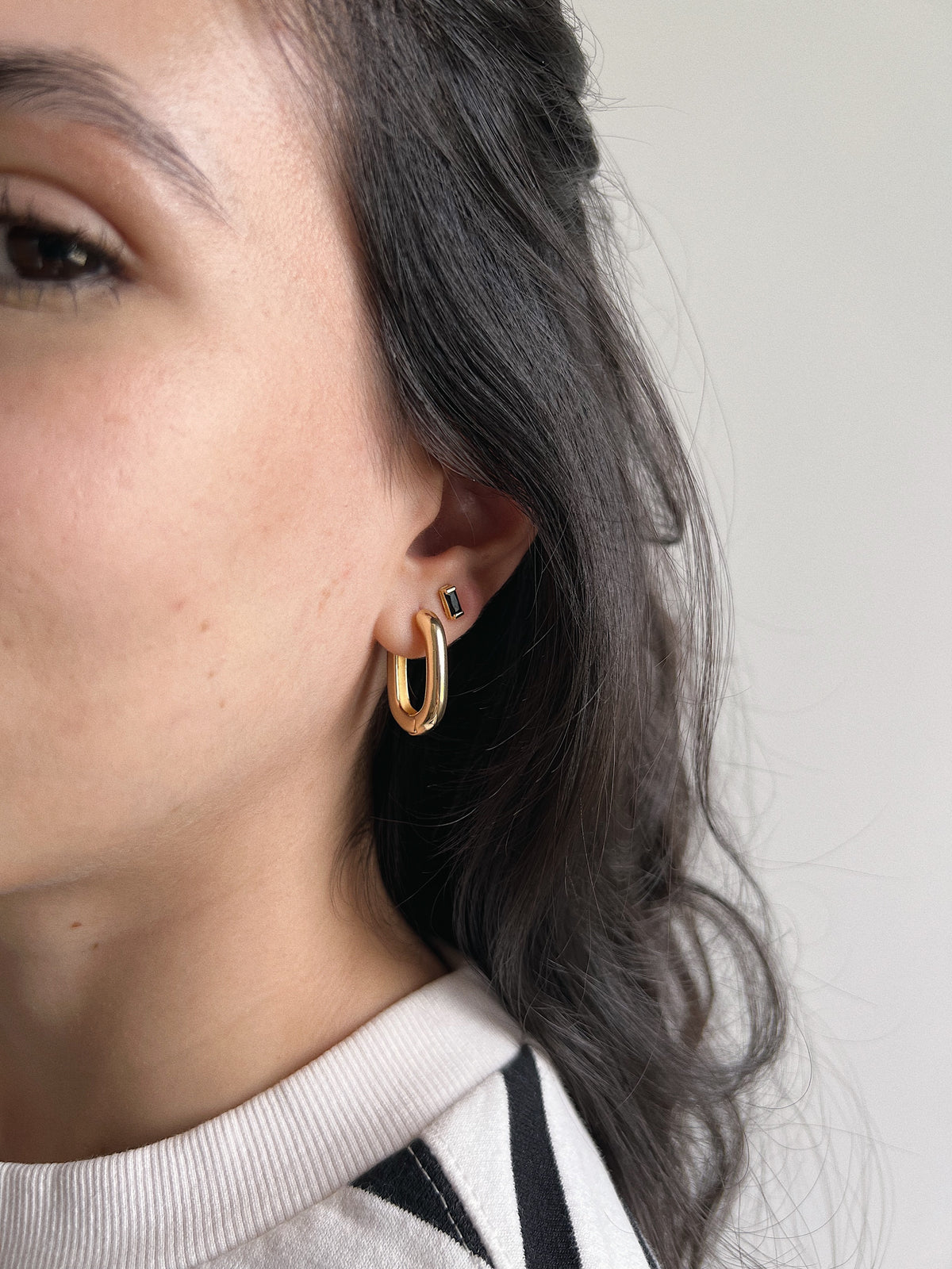 Roberta Oval Hoops